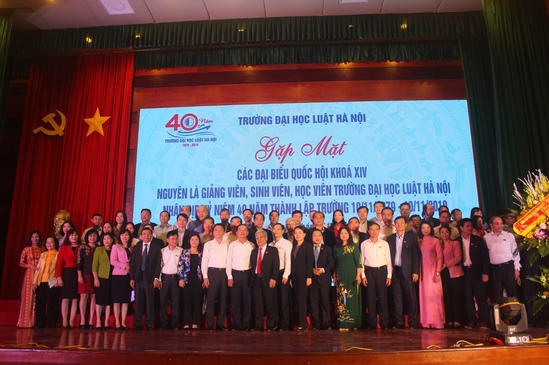 Gặp mặt đại biểu Quốc hội khóa XIV từng giảng dạy, học tập tại Trường Đại học Luật Hà Nội